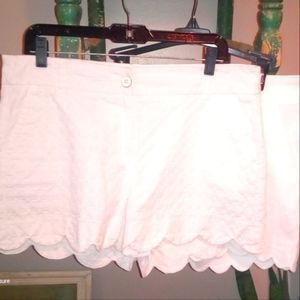 Crown & IVY White Scalloped Shorts SZ 10